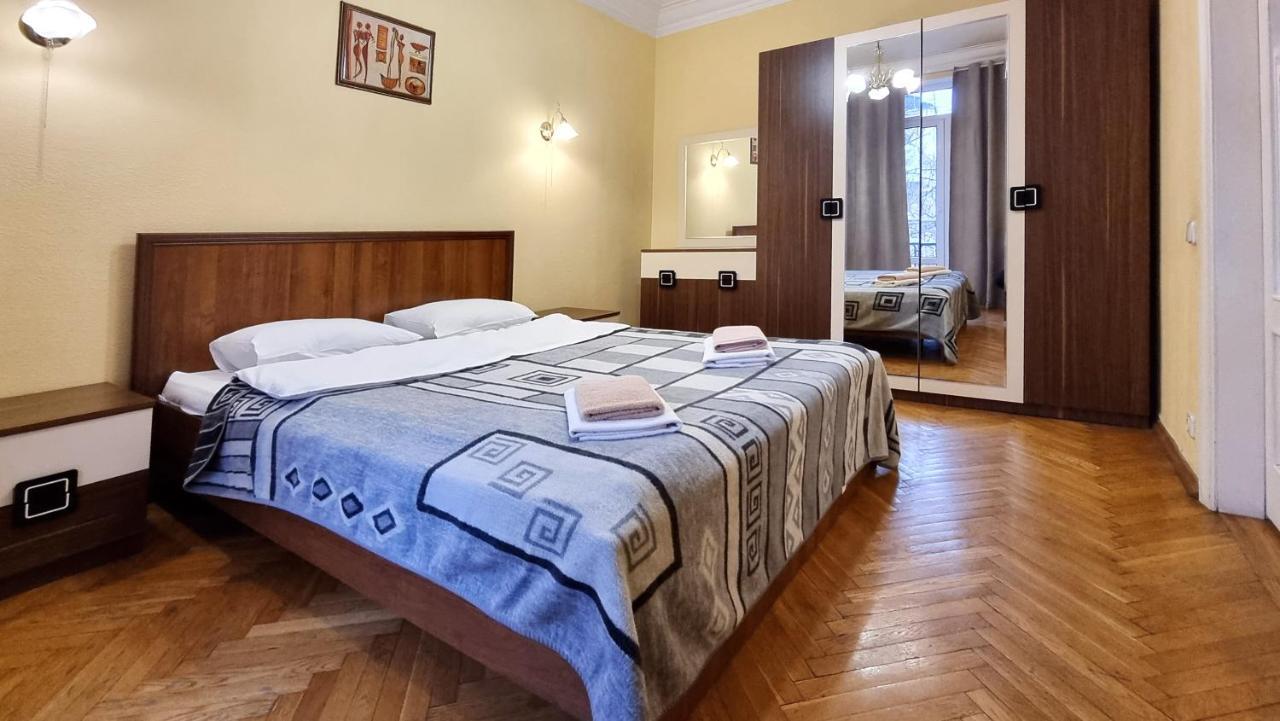 Home Hotel Apartments On Khreshchatyk Area Kiev Ngoại thất bức ảnh